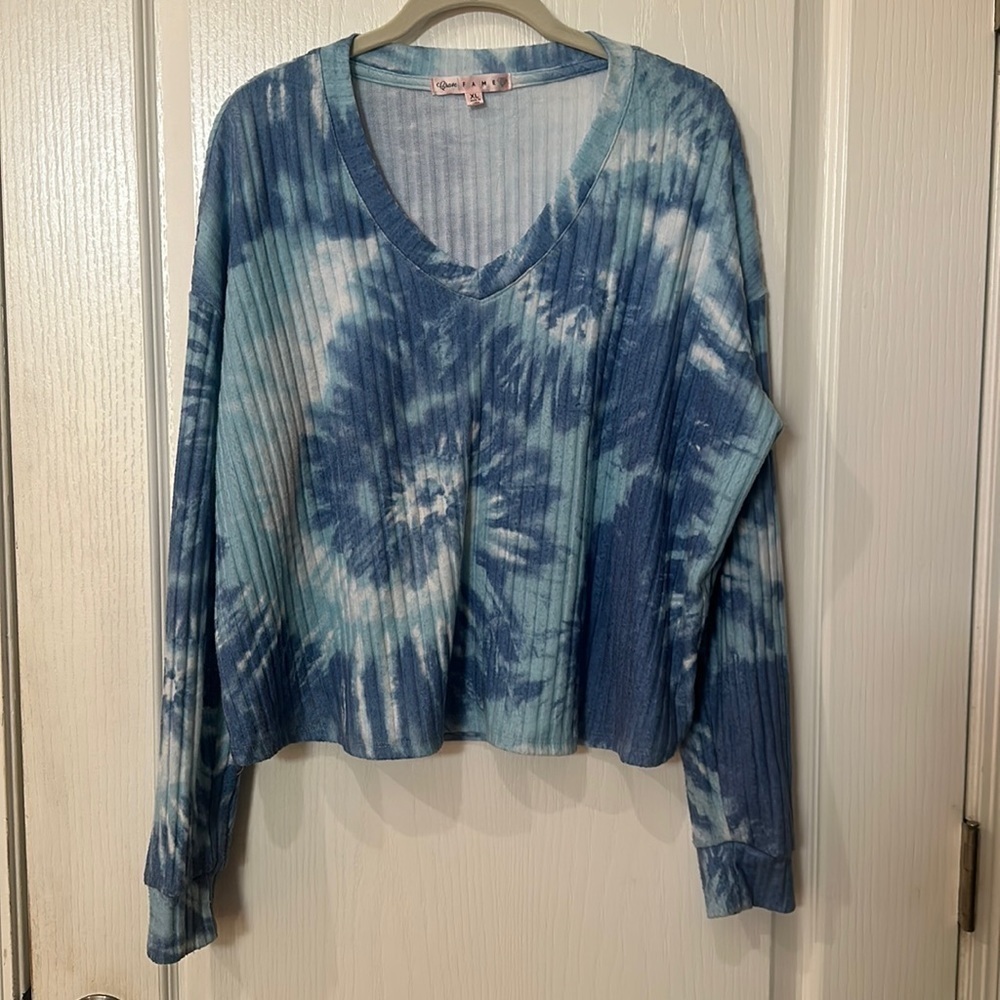Crave fame, size XL, blue and white v neck tie-dye long sleeve top